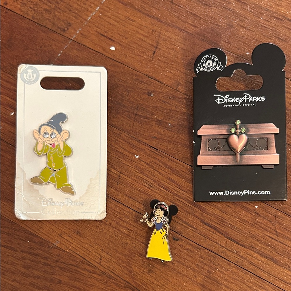 Snow White Disney Pin set